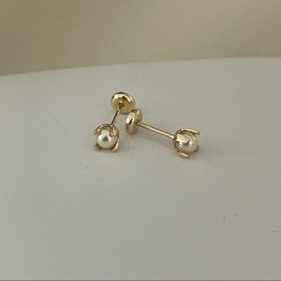 18k Gold Filled Baby Girl Pearl Stud Earrings - Picture 3 of 4